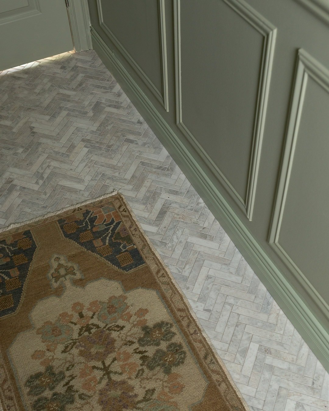 HERRINGBONE-FLOOR-VINTAGE-RUG