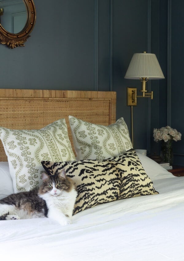 blue-bedroom-design-traditional-modern-grandmillennial