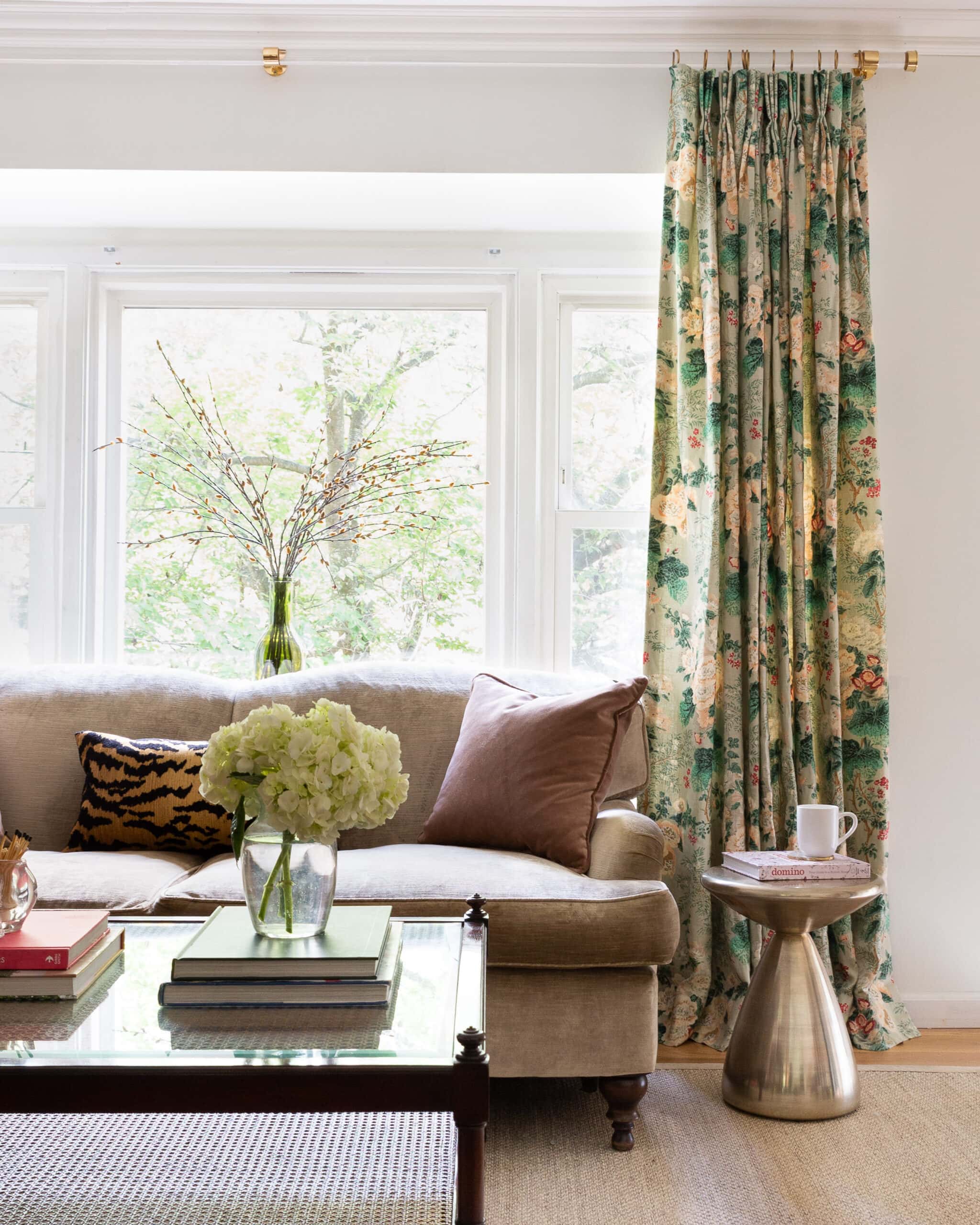 modern-traditional-living-room-design