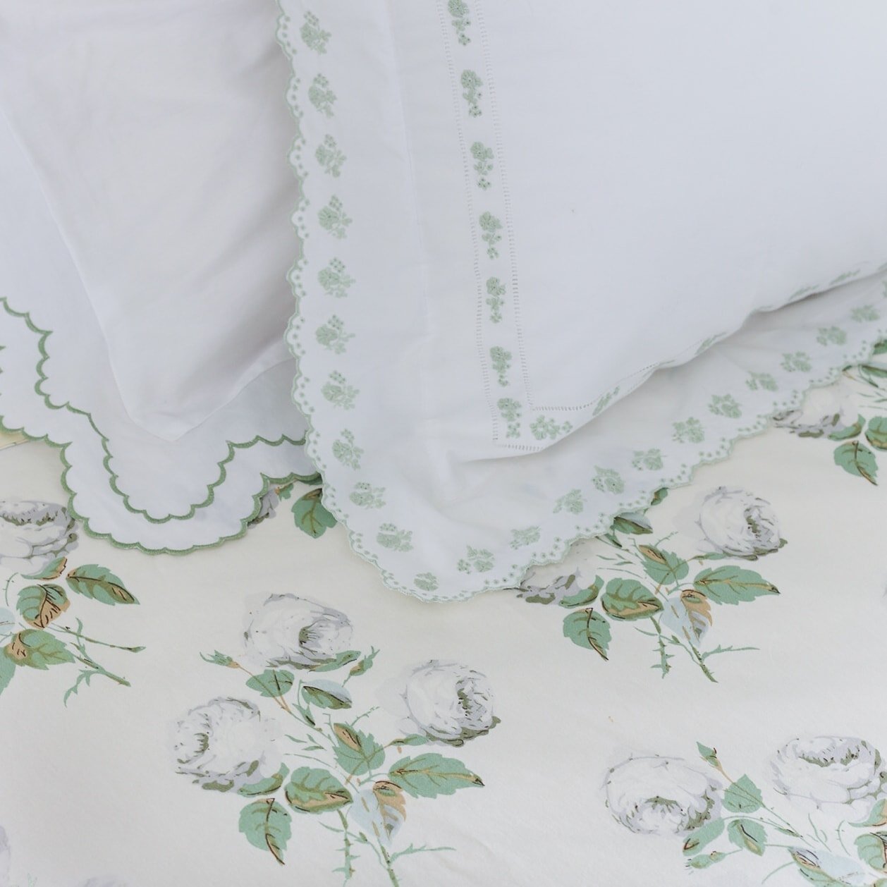 grandmillennial-style-scallop-bedding-ideas-embroidered-linens