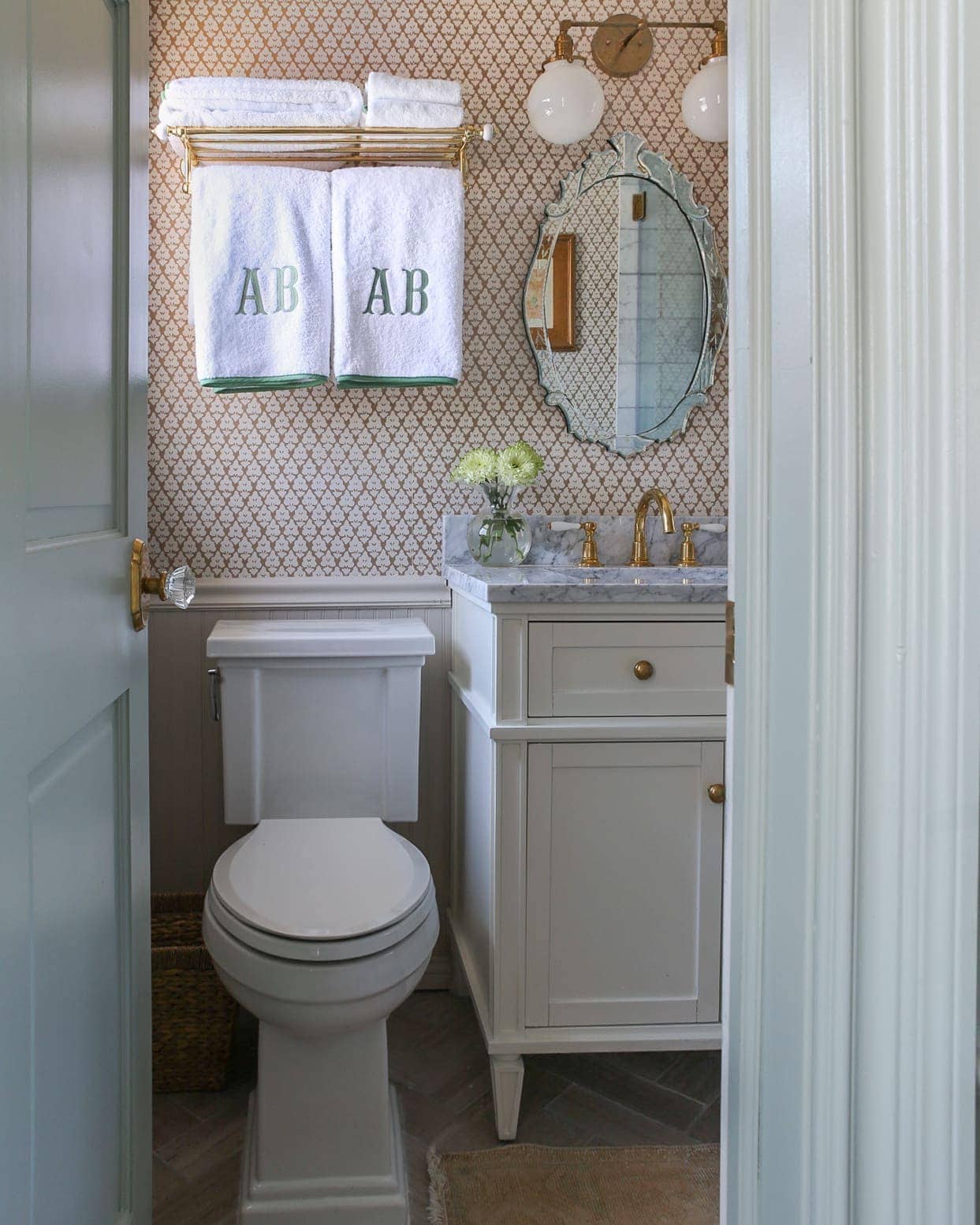 small-bathroom-makeover-ideas-wallpaper-marble-top-vanity