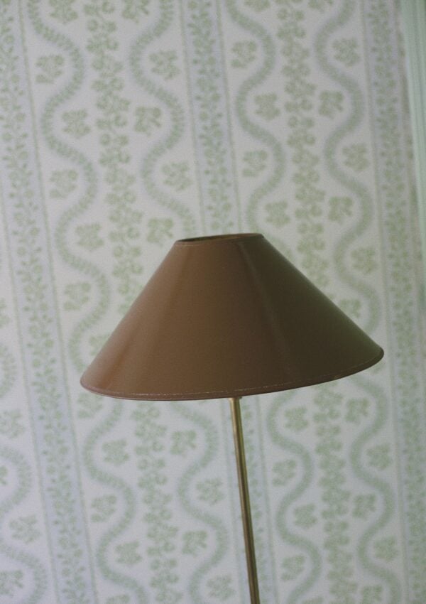 EASY DIY GLOSSY LACQUER LAMP SHADE MAKEOVER