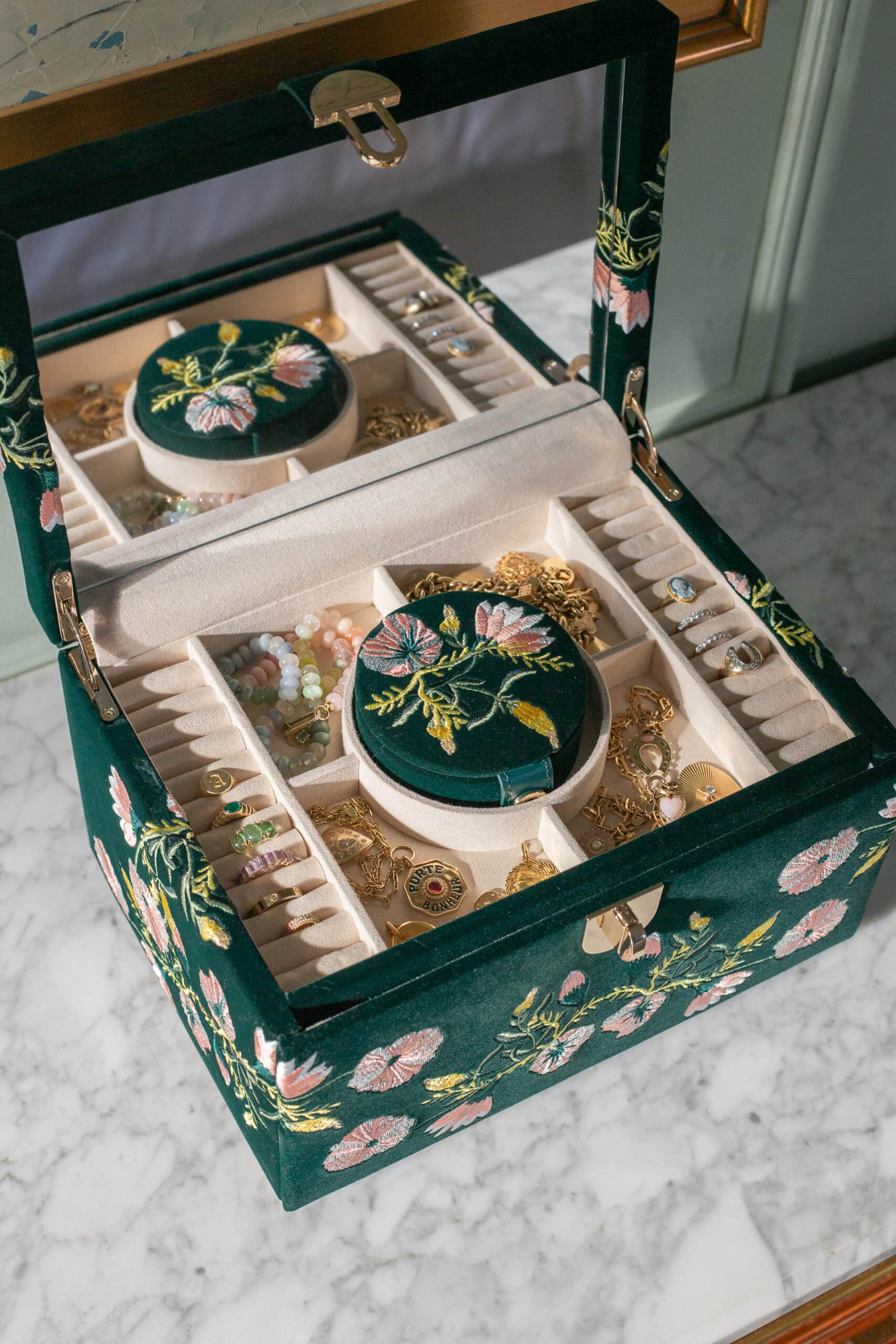 wolf-embroidered-green-velvet-floral-jewelry-box
