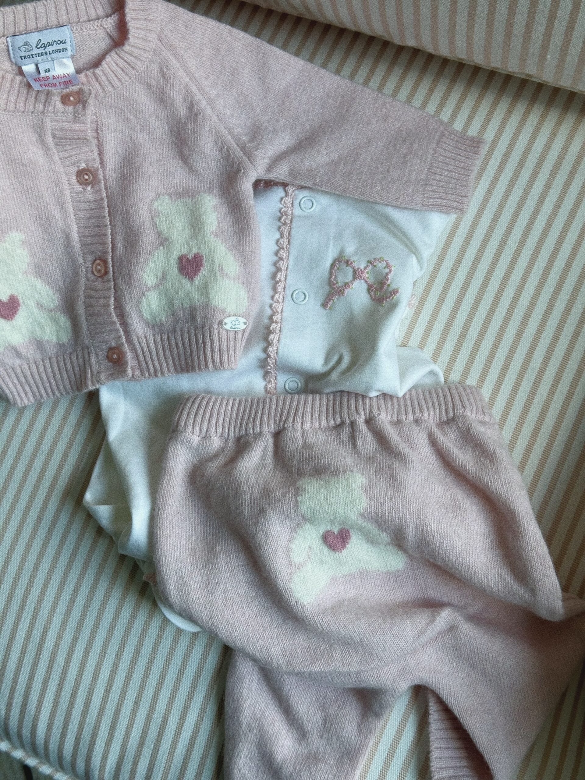 newborn-baby-girl-outfit